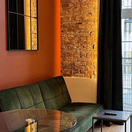 Urban Terracotta Loft - Newly Renovated Apartment *