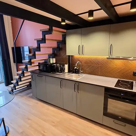 Urban Terracotta Loft - Newly Renovated Apartment